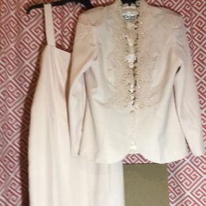 Cachet women’s pink 2 piece dress suit (size 18)